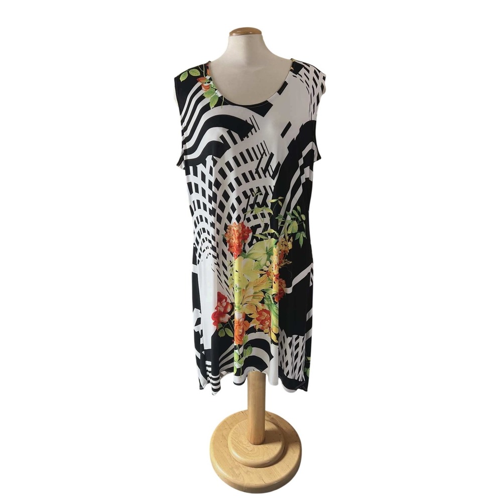 Modes Crystal Fashions Women 3X Black White‎ Geometric Floral Shift Dress Canada